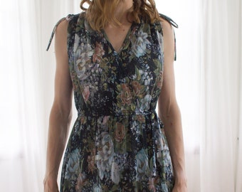 1970's floral pleated chiffon dress / size XS Small / sheer / garden party / sundress