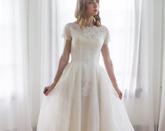 1950's silk chiffon cap-sleeve wedding dress / Alencon lace / Petite XS