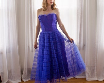 1950's periwinkle tulle strapless prom dress / party dress / size Small