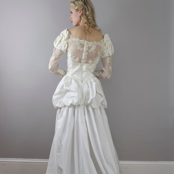 Designer off-the-shoulder Priscilla of Boston wedding dress / long lace sleeves / never worn / original tags / size Small / 1980's