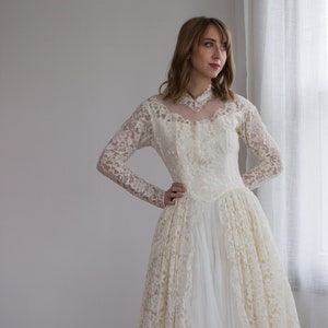 1950&#39;s tea length wedding gown / hight neck / long sleeve / covered buttons / size Small