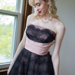 Vintage 1950&#39;s strapless black lace prom dress / size xs / party dress / formal