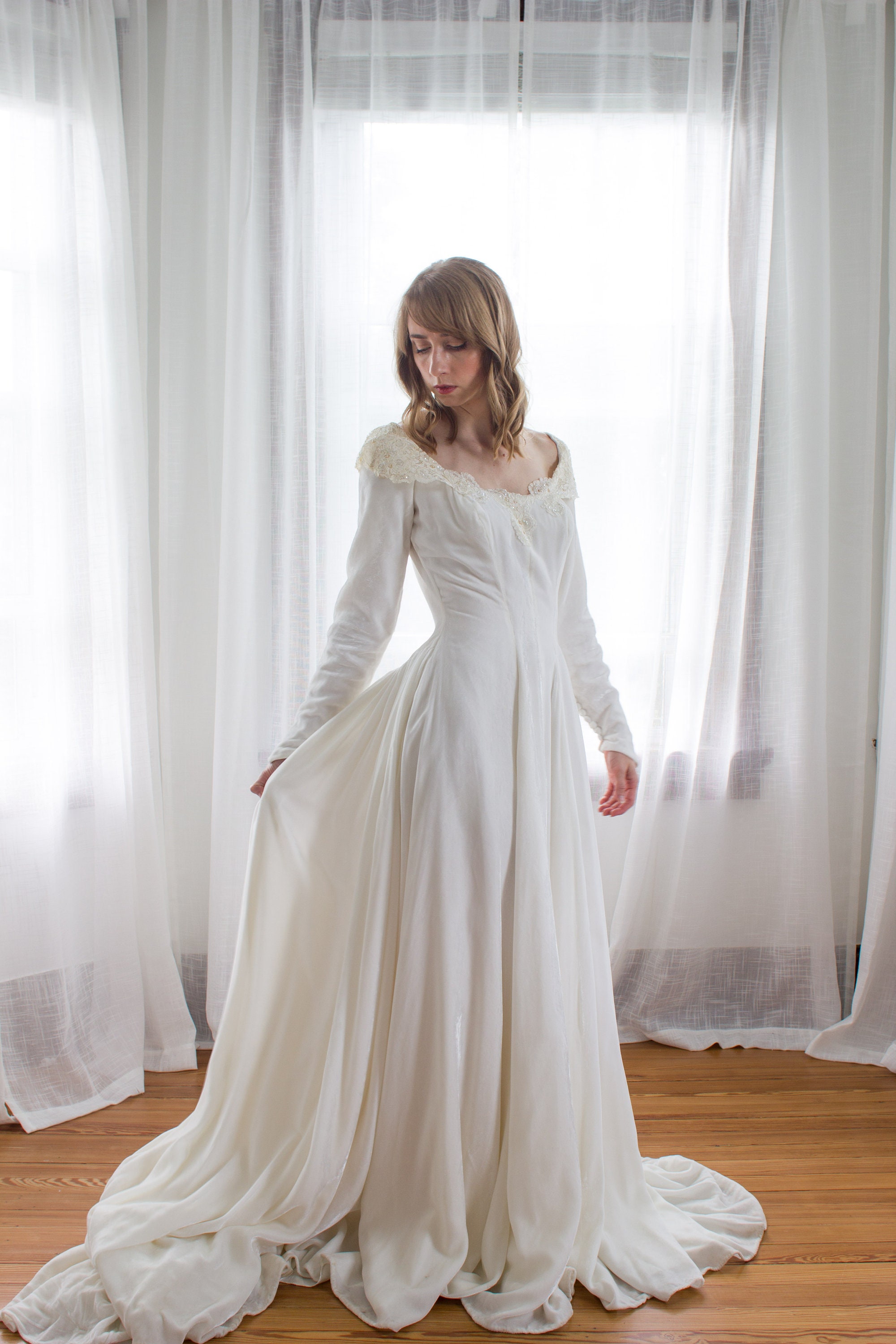 Long Sleeve Dusty Blue Wedding Dresses With Slit V Neck Velvet Rustic –  SheerGirl