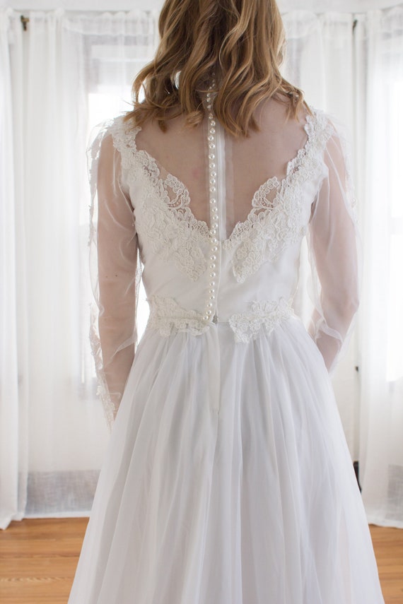 chinese dress ladies Tulle Sheer Neck Wedding Dress With Lace Appliques MW917 main image 0