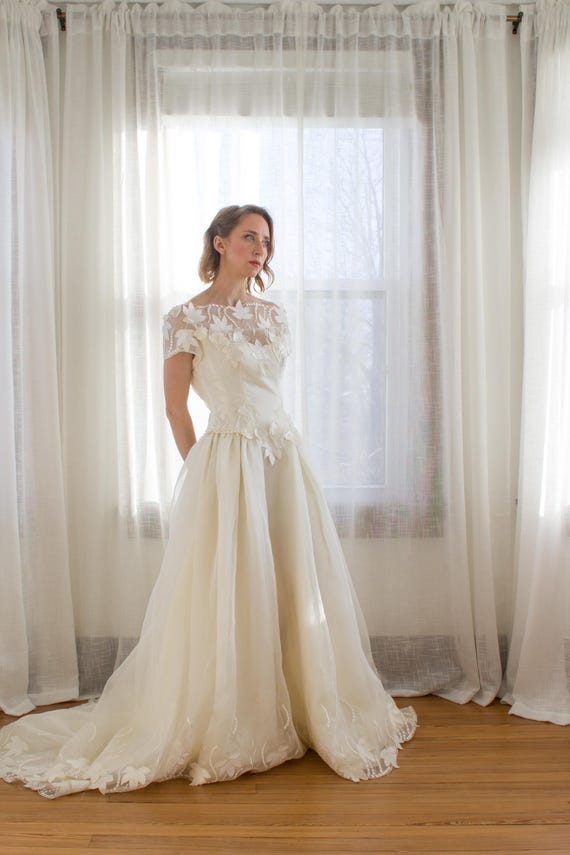 Vintage Bianchi Silk Chiffon Wedding Gown With 3D Flowers Size Small /  Covered Buttons / Designer / 1980's 1990's / Ivory - Etsy Canada