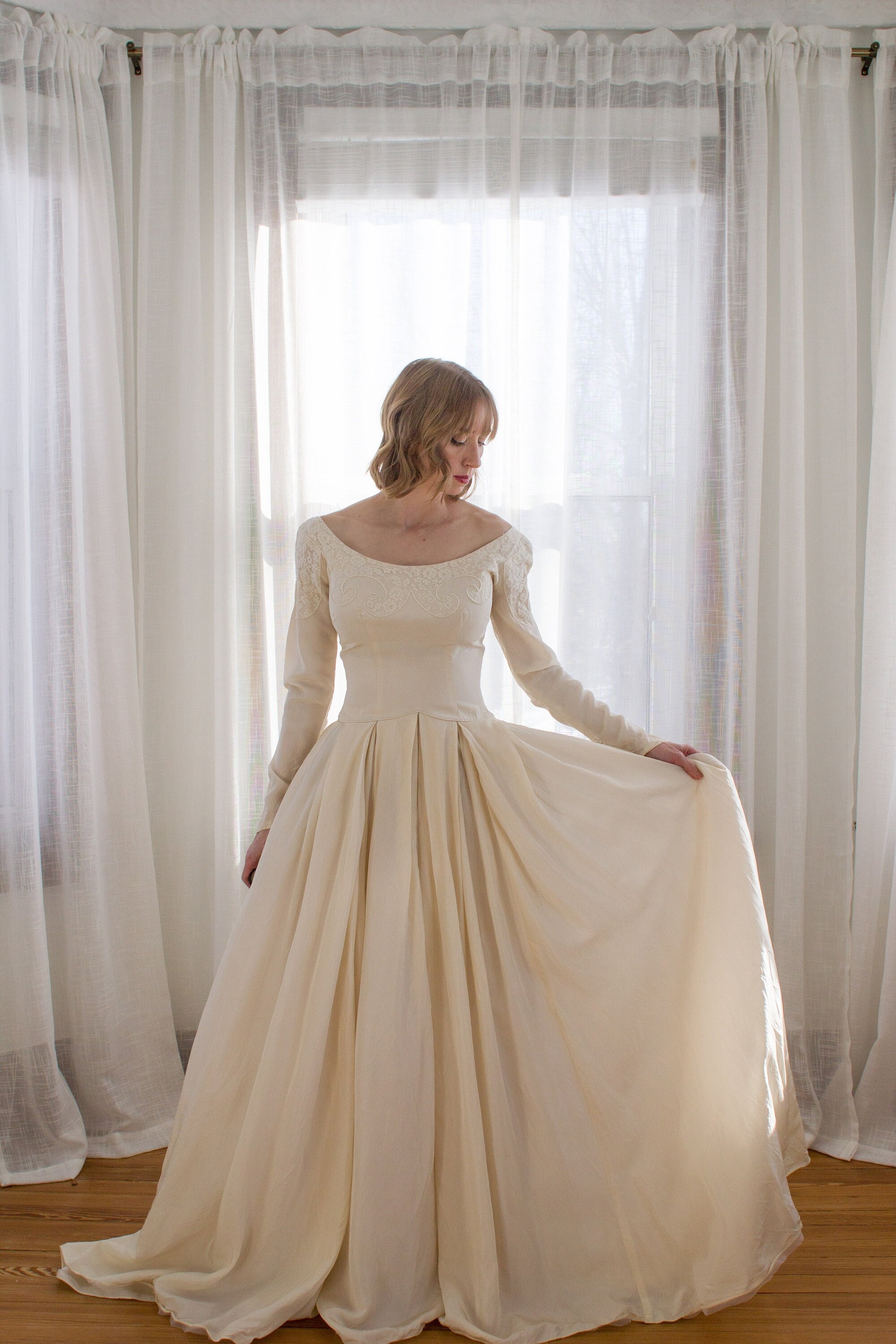 1950's Ivory long sleeve wedding dress / boat neck / silk / taffeta / ballgown / modest / xxs xs