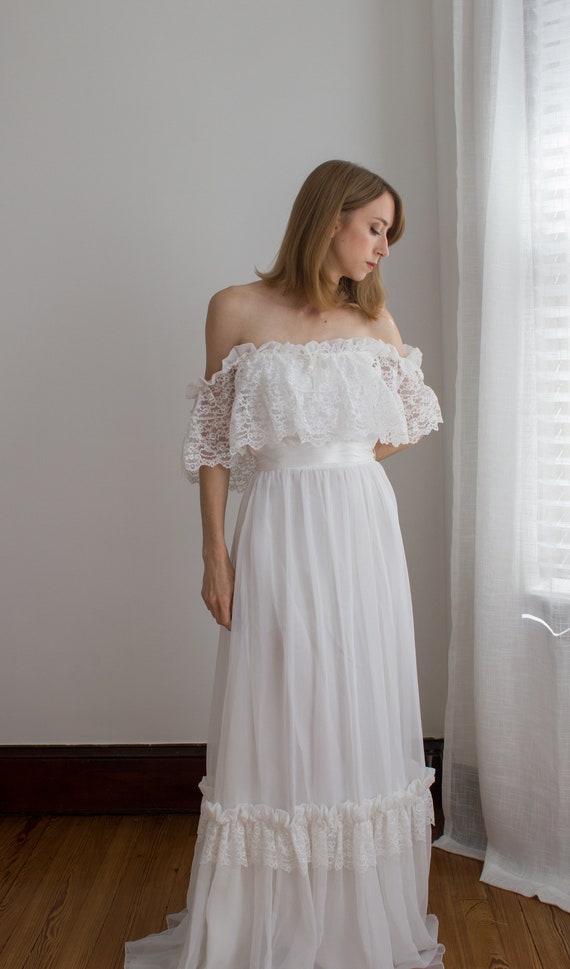 Vintage boho off the shoulder wedding gown / 1970… - image 1