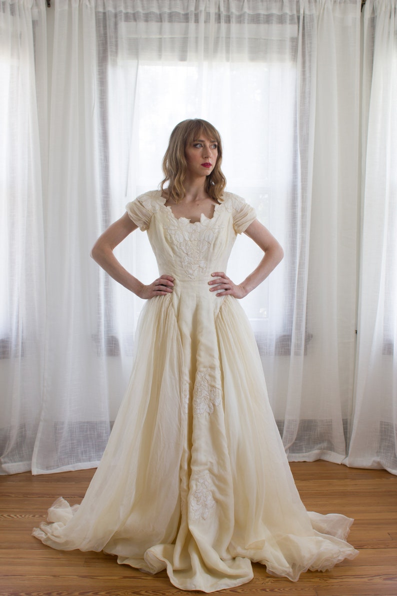 1950's Silk Chiffon Wedding Gown / Floral Embroidery / - Etsy