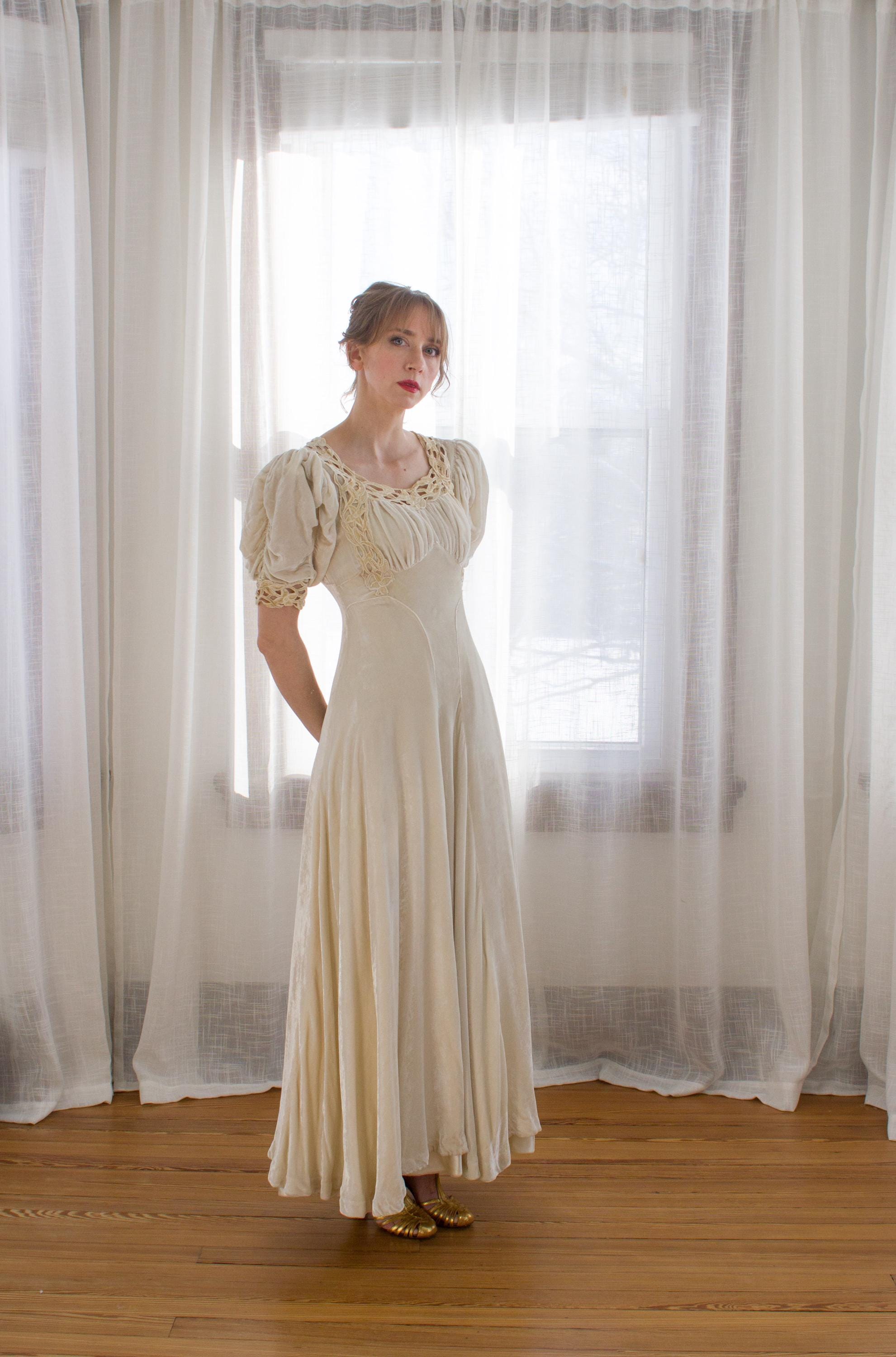 ivory velvet dress Leely Women Maxi Formal Mermaid Ruched Spaghetti Straps Evening Dress shoulder sleeves add balance and subtle coverage fitted lace wedding dress Ginevra