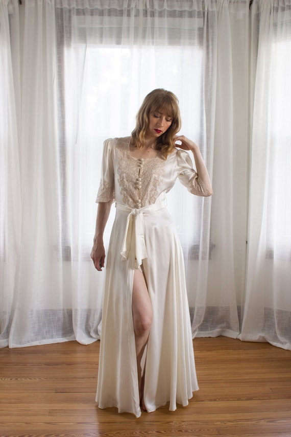 1930's silk satin and lace dressing gown / size XS