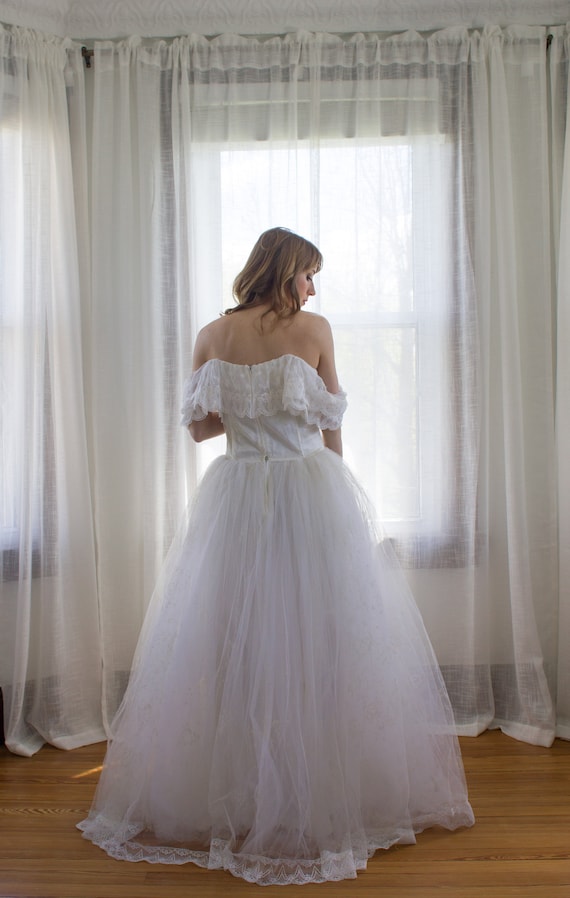 Vintage flocked tulle off-the-shoulder wedding dr… - image 5