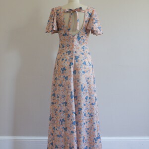 1970's Floral Maxi Dress / Flutter Sleeves / Open Back / Size S/M - Etsy