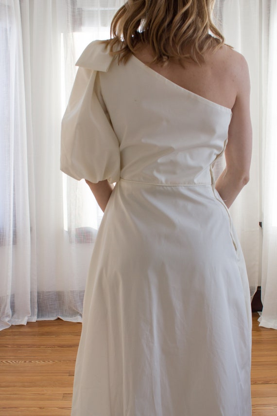 1980's puffed sleeve one shoulder wedding dress /… - image 9