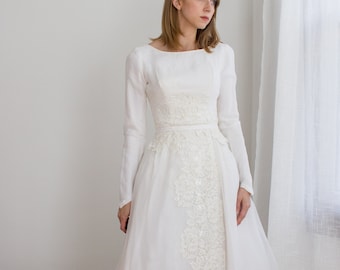 Vintage 1950's long sleeve chiffon wedding gown / lace / size XXS Petite