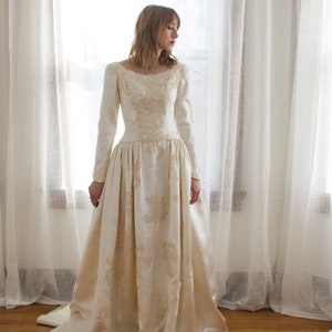 1950's satin embroidered lace wedding gown / size XS image 4