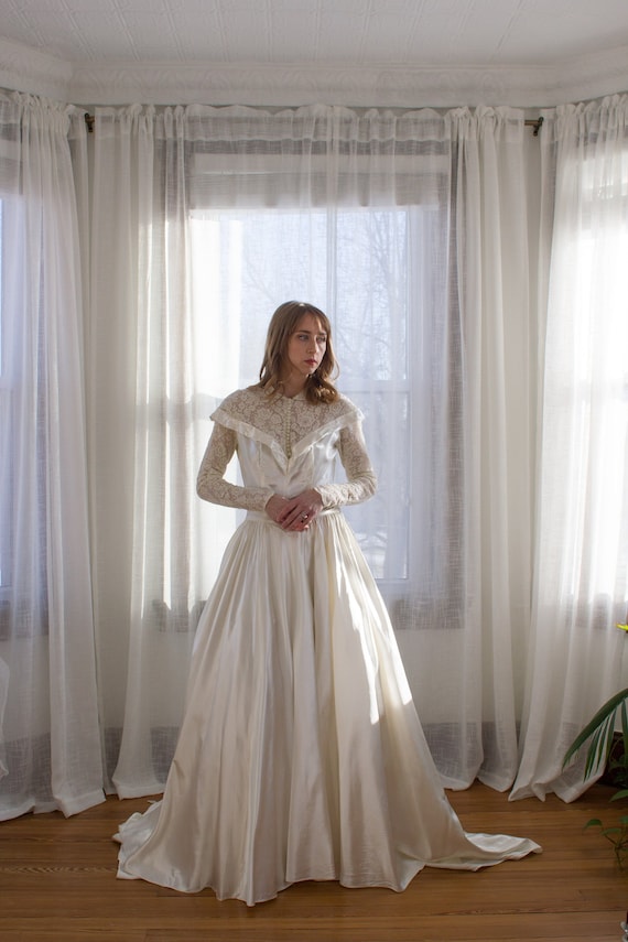 Sleeve Wedding Dress / Designer 