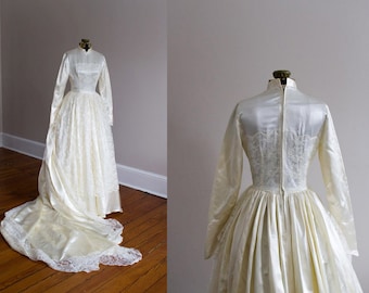 1950's Grace Kelly Inspired Satin and Lace Wedding Gown / XS-S