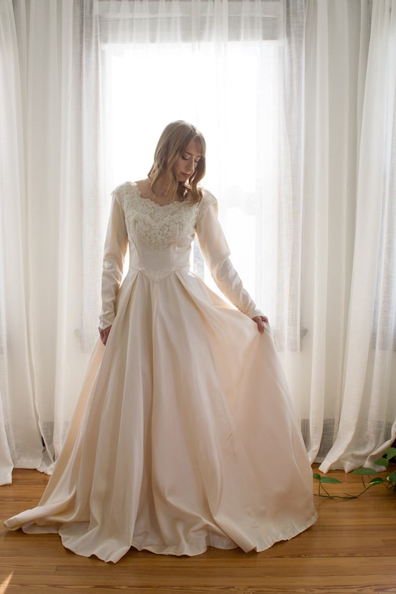 Satin Long Sleeve Button White Wedding Dress Satin Long Sleeve Button White Wedding Dress