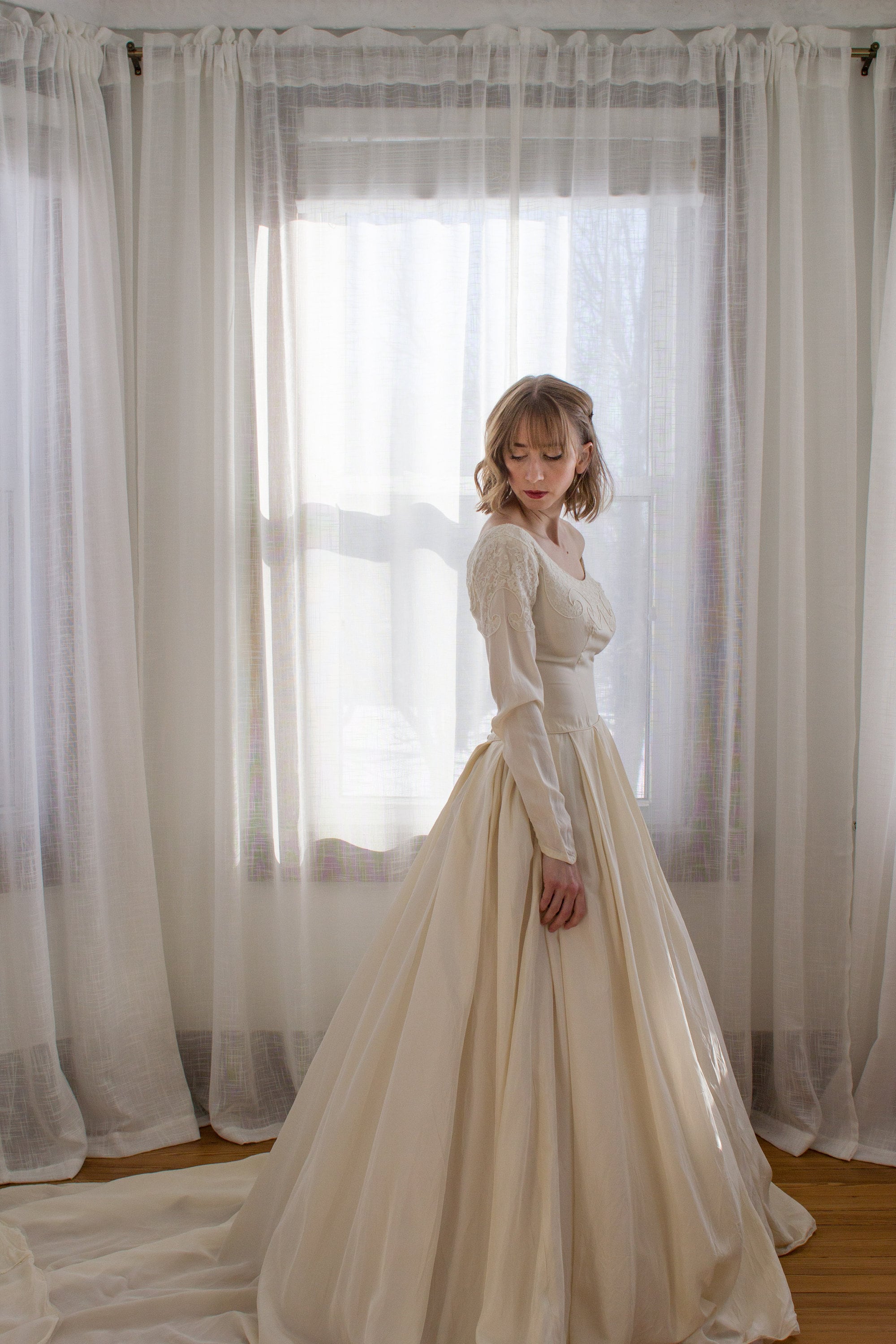 chinese dress ladies Boat Neck Lace A-Line Wedding Dress with Long Sleeves Button Back Swee   VOS LEE