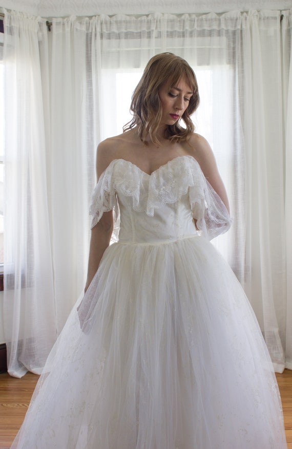 Vintage flocked tulle off-the-shoulder wedding dr… - image 3