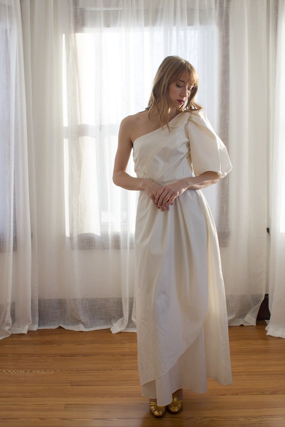 1980's puffed sleeve one shoulder wedding dress /… - image 2