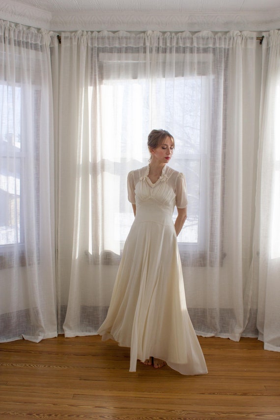 1930's Ivory Silk Chiffon Puffed Sleeve Wedding Gown / Size Small / Art  Deco / Antique Dress / Bows / Petite
