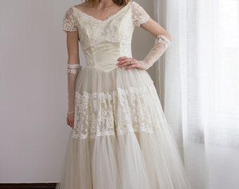 Vestido de novia largo hasta el té de diseñador de los años 50 con guantes sin dedos / Talla XS