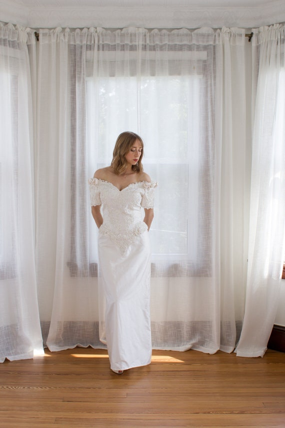 1990's pure silk off-the-shoulder wedding gown / … - image 1