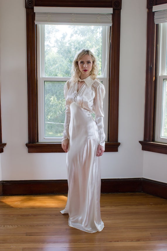 Vestido maxi de falda circular con escote en forma de cerradura y falda plisada Trébol Tallas Grandes main image 1