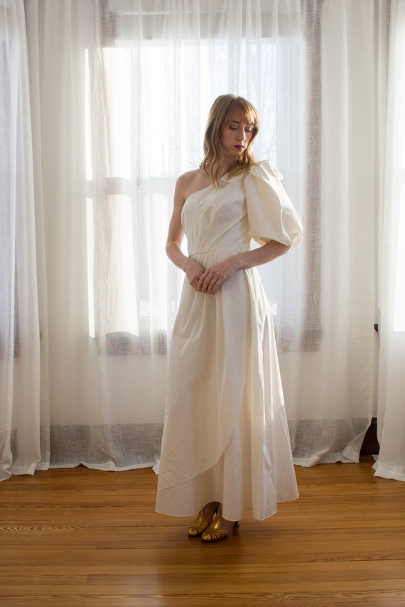 1980's puffed sleeve one shoulder wedding dress /… - image 3