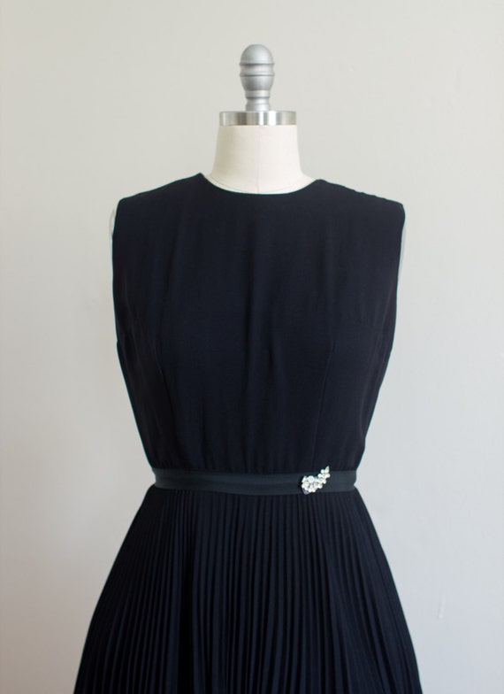 1960's Black Pleated Skirt Dress / Cocktail / Par… - image 5