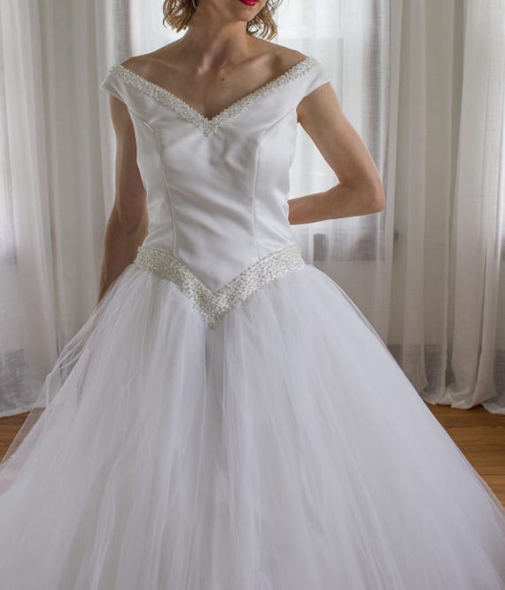 Y2k off-the-shoulder wedding dress / satin / tulle / beaded / bow / covered buttons / chapel train / basque waist / size M/L 8 Y2k off-the-shoulder wedding dress / satin / tulle / beaded / bow / covered buttons / chapel train / basque waist / size M/L 8