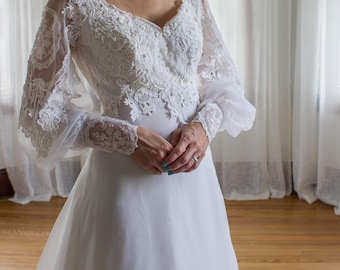 1970's wedding dress with bishop sleeves / A-line / Size XS / lace / cottagecore