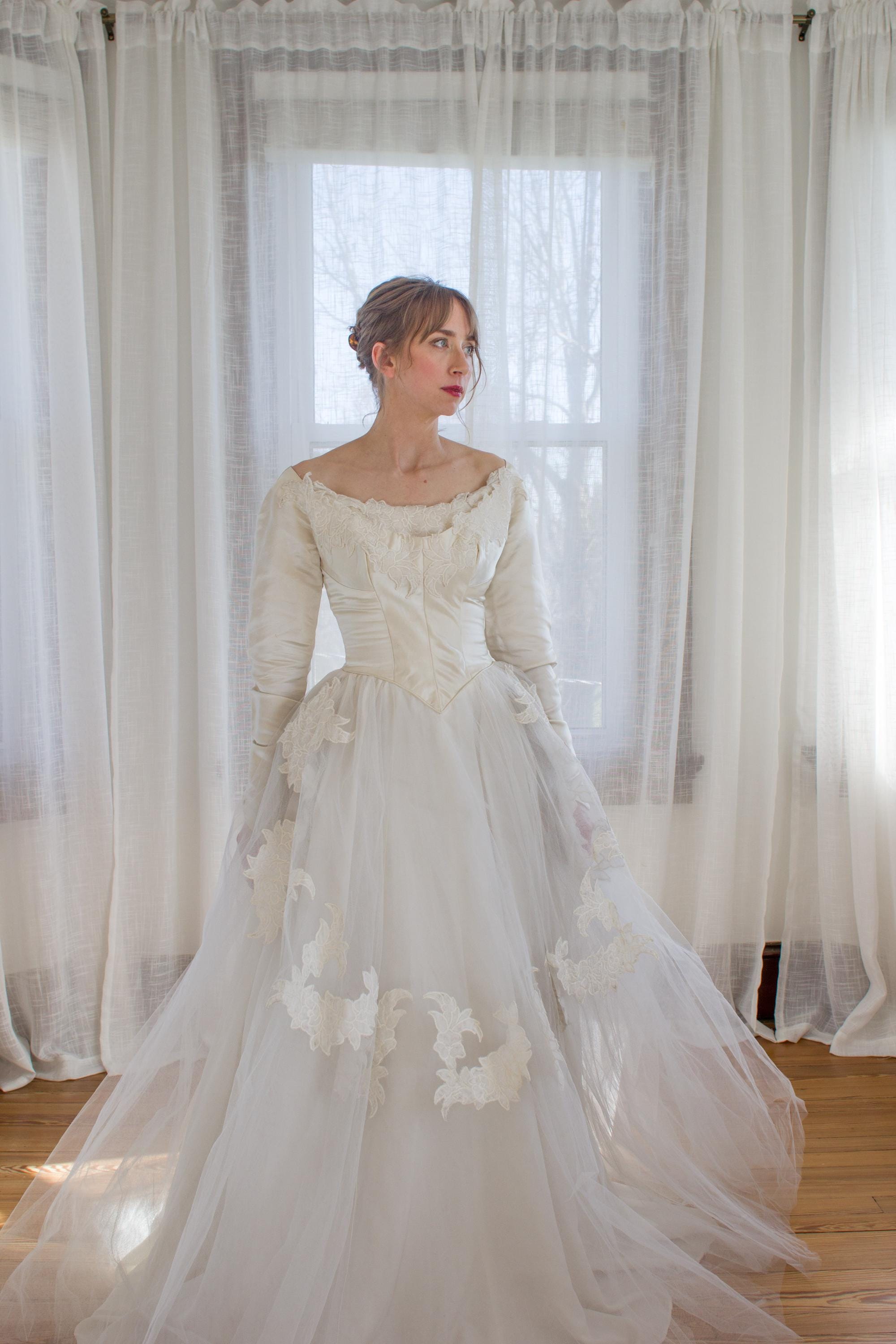 priscilla of boston lace wedding dress Designer 1950's Priscilla of Boston Wedding Gown / Silk / XXS / 23