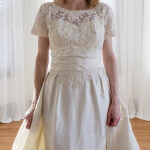 1950's silk wedding gown with detachable train and sash / alencon lace / size petite XS image 8