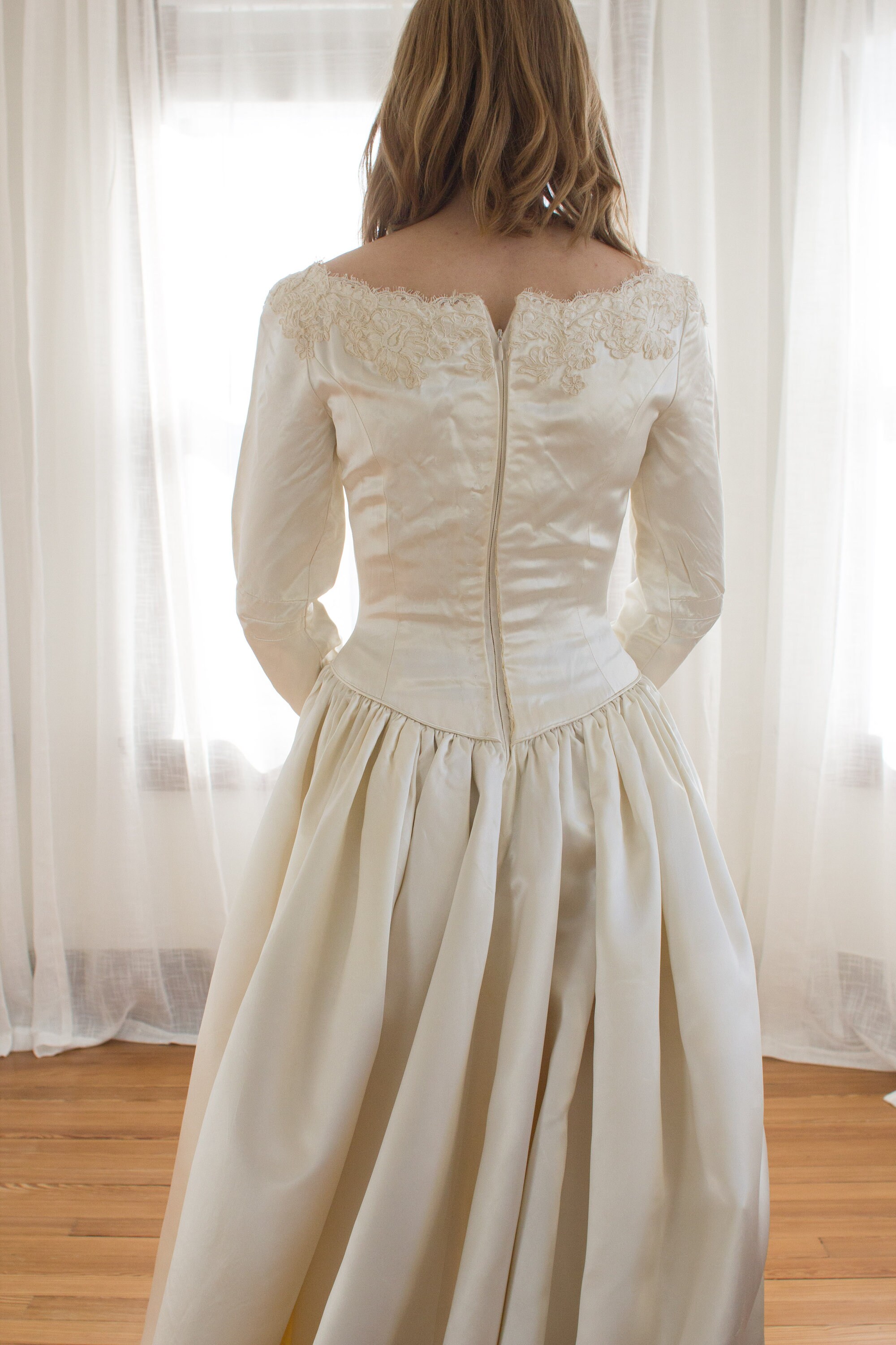 1950 年代のサテン刺繍レースのウェディング ドレス / サイズ XS