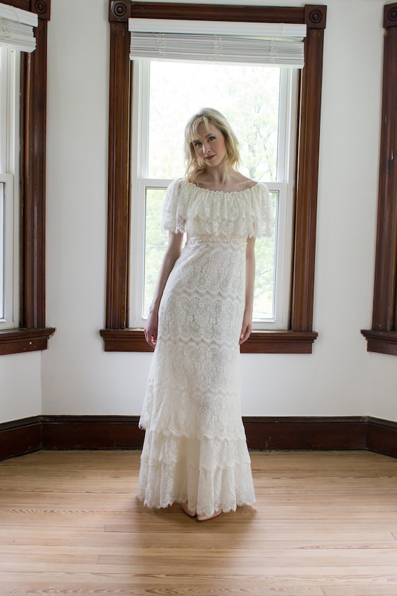 Vintage 1970's  boho lace wedding dress / off the… - image 1