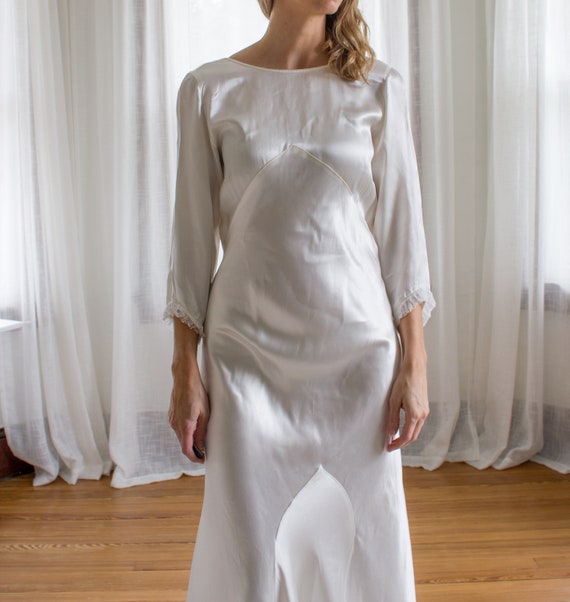 1930's elegant and understated art deco satin wed… - image 6