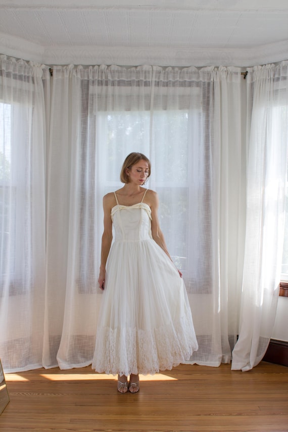 1950's Tea Length Wedding Dress / Chantilly Lace / Bolero / Off-white /  Size XS - Etsy