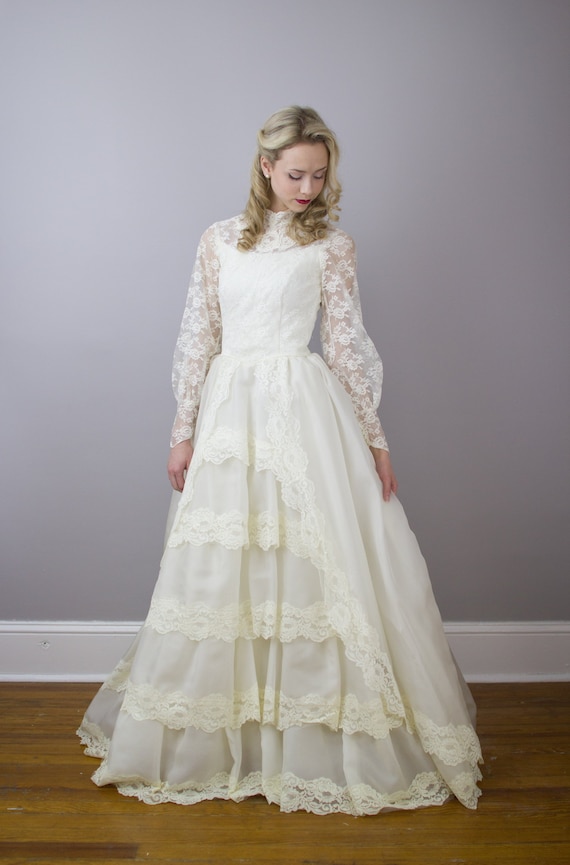 1950 inspired wedding dress