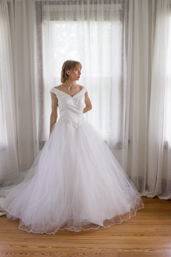 Y2k Off-the-shoulder Wedding Dress / Satin / Tulle / Beaded / Bow / Covered  Buttons / Chapel Train / Basque Waist / Size M/L 8