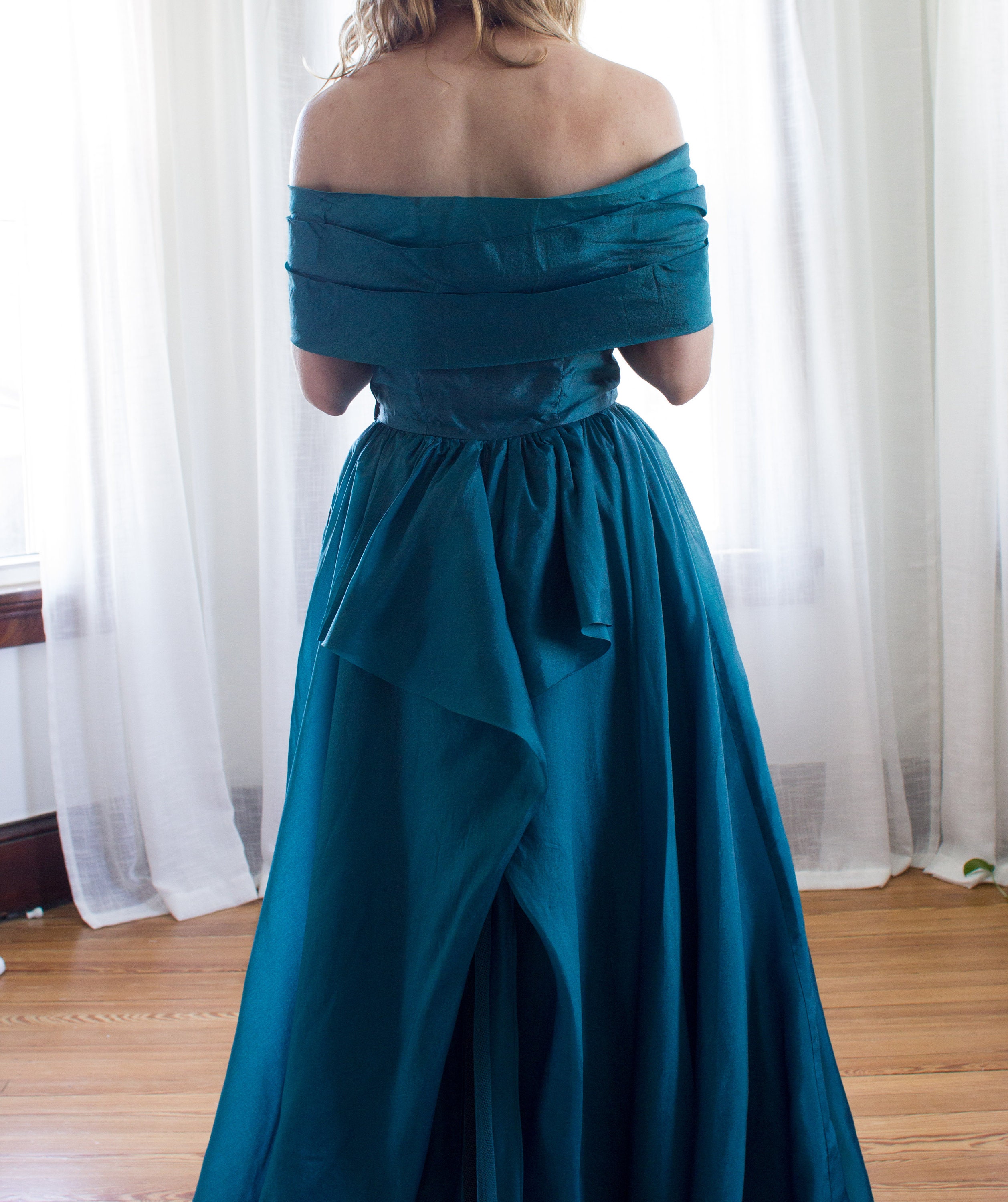 1950's peacock blue silk formal gown / dress / prom dress / Off the shoulder / strapless / size Small