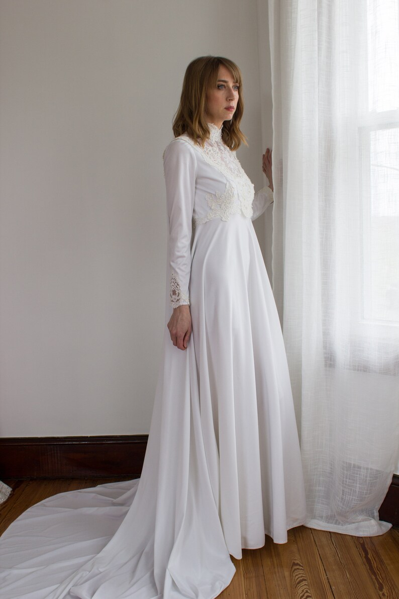 Knitted wedding dress information