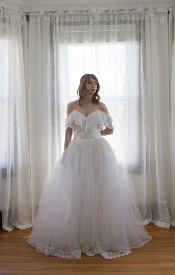 Vintage flocked tulle off-the-shoulder wedding dr… - image 4