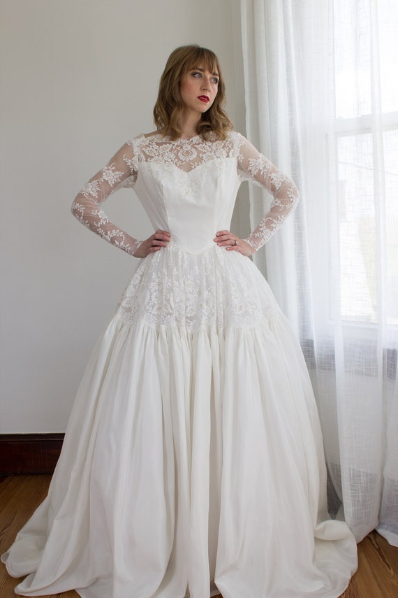 1950's lace long sleeved taffeta wedding dress / s
