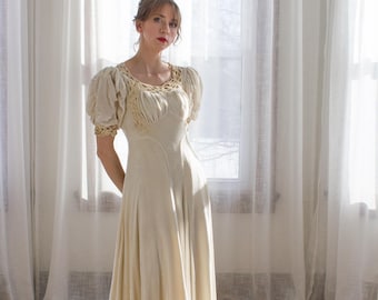 1930's ivory silk velvet puffed sleeve wedding dress with satin slip / Size XXS XS / bias cut / covered buttons / art deco