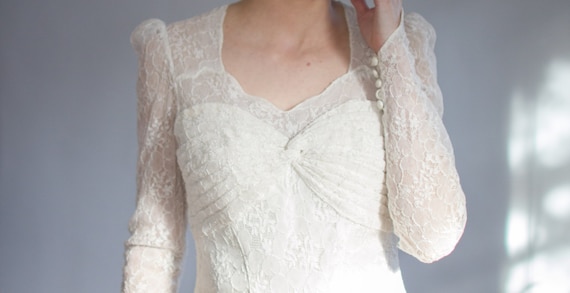 1930's Lace long sleeve wedding gown / Size XS Sm… - image 2