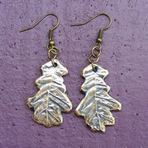 Pendientes de bronce con hoja de roble inglés