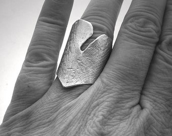 Ginkgo leaf silver ring, hammered aluminum leaf , adjustable ring, art nouveau leaf, ginkgo biloba