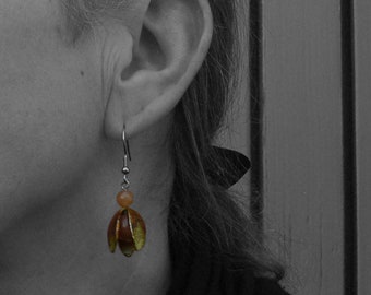 Physalis aventurine earrings, orange aventurine beads, hammered aluminum leaves, stainless steel finishing, art nouveau, pineapple cherry